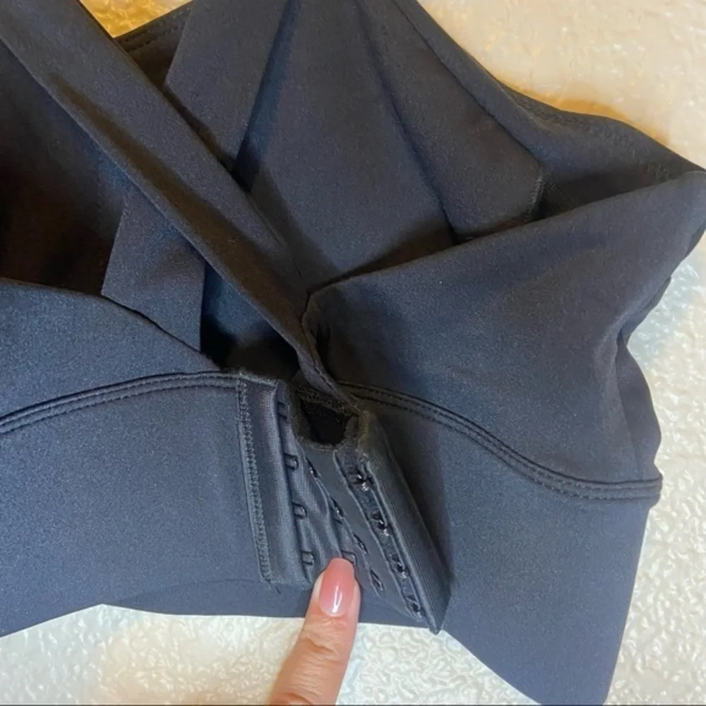 NWT Astoria Black Sports Bra Size Medium‎